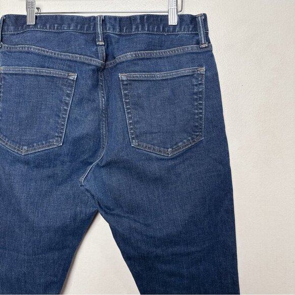 GAP Mens 33 x 32 Athletic Taper Dark Wash Blue Denim Jeasn - Picture 9 of 16